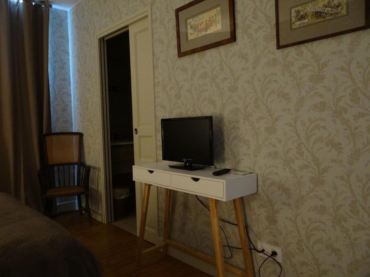 Les Tilleuls - Chambres D'Hotes - La Rochefoucauld Kültér fotó